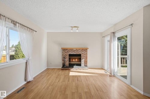 Brick-faced fireplace with wood mantel - 11102 11A Avenue Nw, Edmonton, AB 