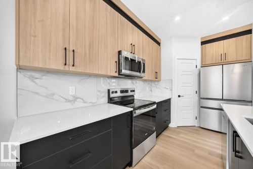 106 Waverly Way, Fort Saskatchewan, AB - Indoor Photo Showing Kitchen With Upgraded Kitchen