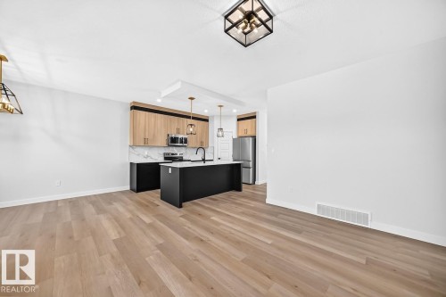 106 Waverly Way, Fort Saskatchewan, AB - Indoor Photo Showing Kitchen