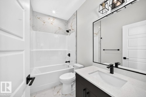 106 Waverly Way, Fort Saskatchewan, AB - Indoor Photo Showing Bathroom