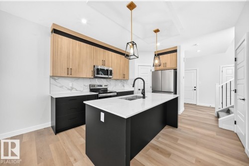 106 Waverly Way, Fort Saskatchewan, AB - Indoor Photo Showing Kitchen With Upgraded Kitchen