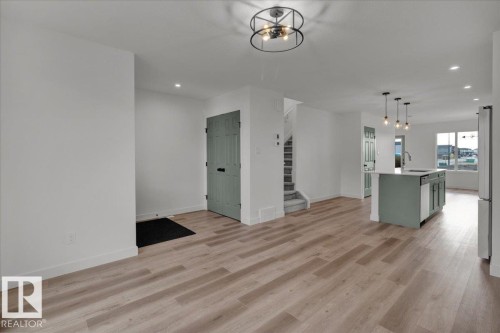 #Upper 18116 73 St Nw Nw, Edmonton, AB - Indoor Photo Showing Other Room