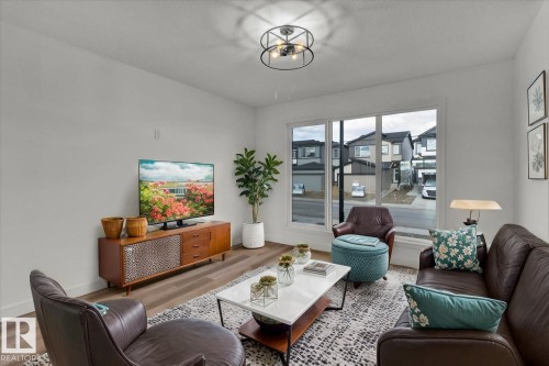 #Upper 18116 73 St Nw Nw, Edmonton, AB - Indoor Photo Showing Living Room