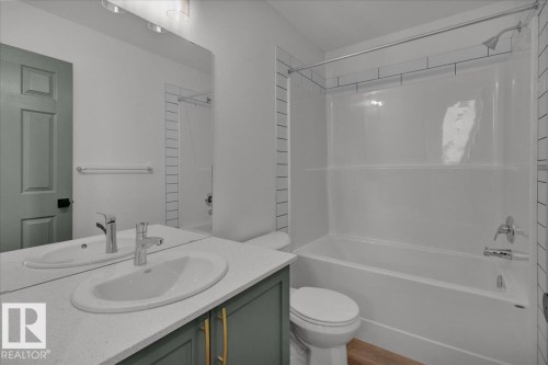 #Upper 18116 73 St Nw Nw, Edmonton, AB - Indoor Photo Showing Bathroom
