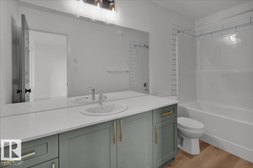 #Upper 18116 73 St Nw Nw, Edmonton, AB - Indoor Photo Showing Bathroom