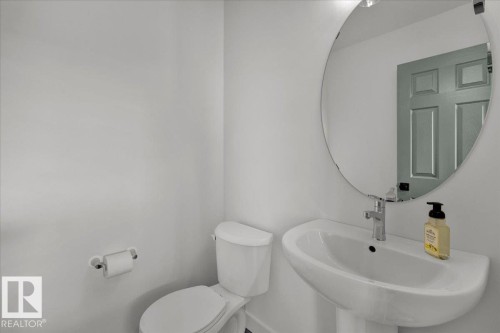 #Upper 18116 73 St Nw Nw, Edmonton, AB - Indoor Photo Showing Bathroom