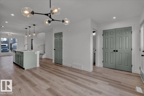 #Upper 18116 73 St Nw Nw, Edmonton, AB - Indoor