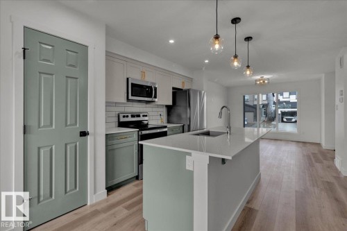 #Upper 18116 73 St Nw Nw, Edmonton, AB - Indoor Photo Showing Kitchen With Upgraded Kitchen