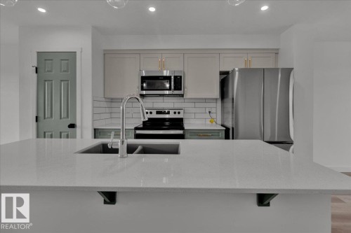 #Upper 18120 73 St Nw Nw, Edmonton, AB - Indoor Photo Showing Kitchen With Double Sink With Upgraded Kitchen