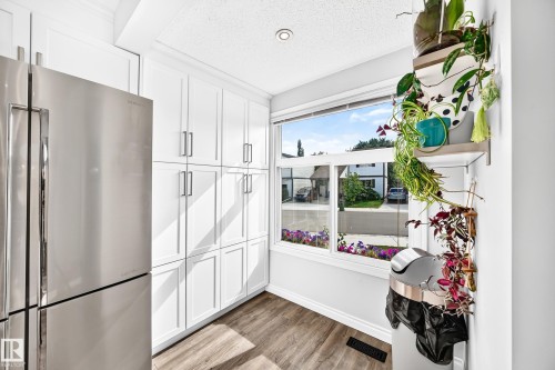 5620 93A Avenue Nw, Edmonton, AB 