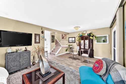 5620 93A Avenue Nw, Edmonton, AB 