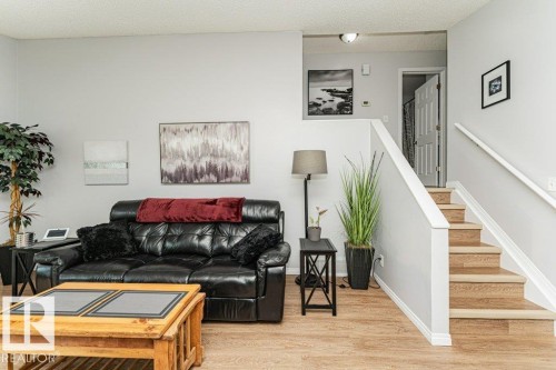 Hardwood-finish flooring throughout, light gray wall paint, and white trim - 6 Kiniski Crescent Nw, Edmonton, AB 