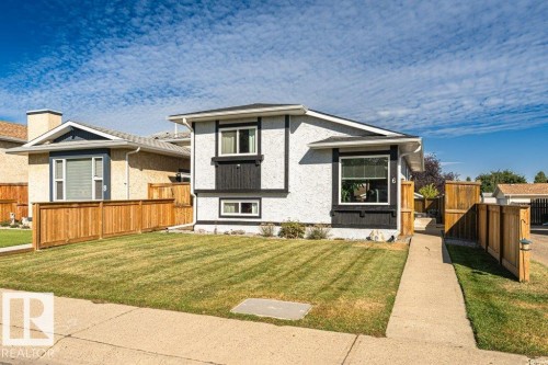 Split-level residence featuring a stucco exterior and contrasting dark trim - 6 Kiniski Crescent Nw, Edmonton, AB 