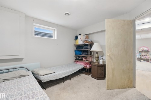 Recessed window, built-in storage cabinet, and neutral-toned carpeting - 15911 38 Street Nw, Edmonton, AB 