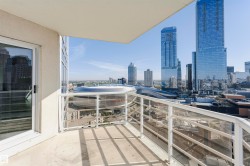 Balcony with concrete flooring and a clear glass railing system - 