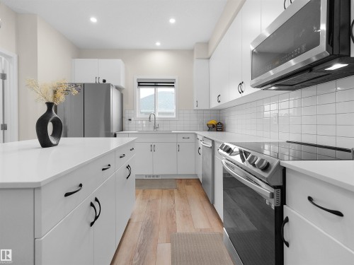 209 Desrochers Boulevard Sw, Edmonton, AB - Indoor Photo Showing Kitchen With Upgraded Kitchen