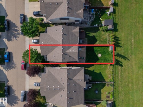 Single-family residence with a gabled roof and attached garage - 1640 Chapman Way Sw, Edmonton, AB - Outdoor With View
