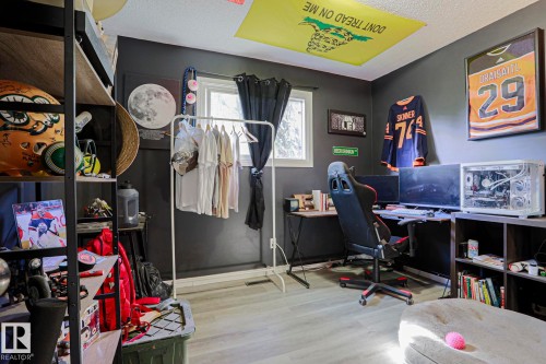 Wood-finish flooring - 21 Burlington Avenue, Spruce Grove, AB 