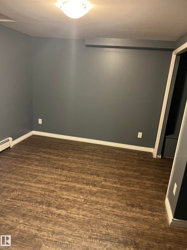 Wood-finish flooring, white trim, and a ceiling-mounted light fixture - 21 Burlington Avenue, Spruce Grove, AB 