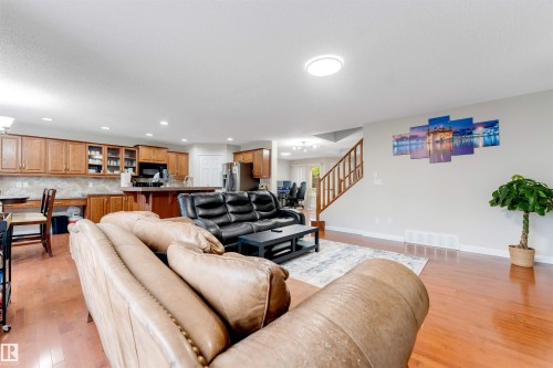 3012 25 Ave Avenue Nw, Edmonton, AB 