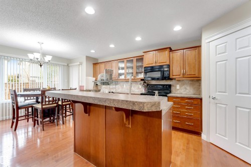 3012 25 Ave Avenue Nw, Edmonton, AB 