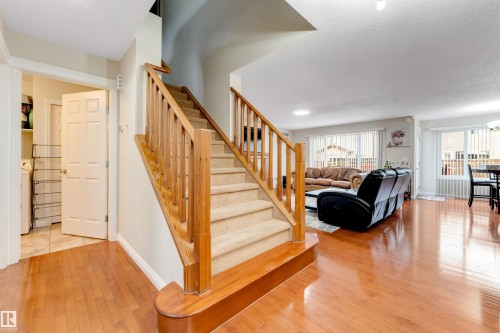 3012 25 Ave Avenue Nw, Edmonton, AB 