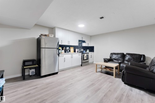 3012 25 Ave Avenue Nw, Edmonton, AB 