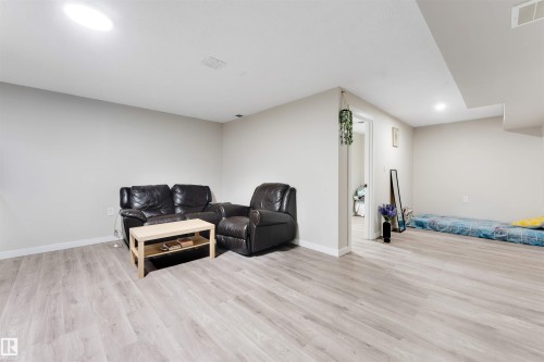3012 25 Ave Avenue Nw, Edmonton, AB 