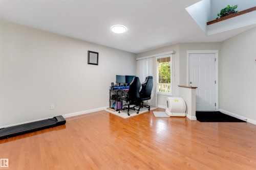 3012 25 Ave Avenue Nw, Edmonton, AB 