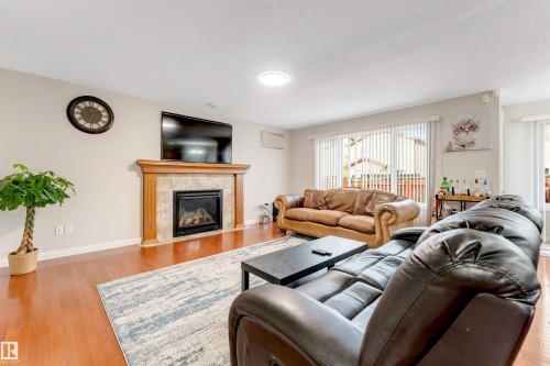 3012 25 Ave Avenue Nw, Edmonton, AB 