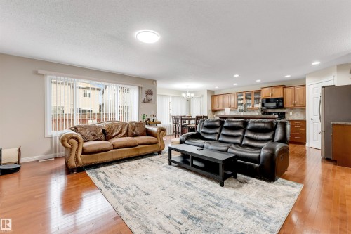 3012 25 Ave Avenue Nw, Edmonton, AB 