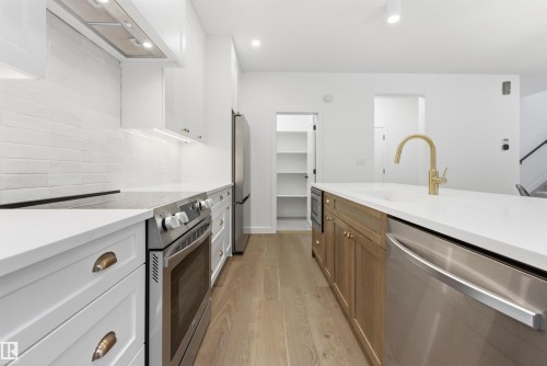 132 Heron Point Close, Rural Wetaskiwin County, AB - Indoor Photo Showing Kitchen With Upgraded Kitchen