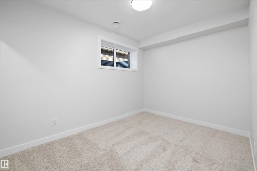 Recessed window, neutral carpeting, flush-mount ceiling light, white walls - 960 Elderberry Landing Nw, Edmonton, AB 