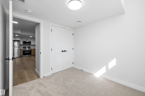 White walls with carpet flooring - 960 Elderberry Landing Nw, Edmonton, AB 
