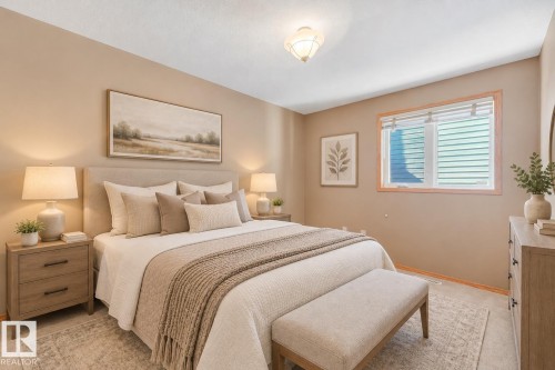 Plush carpeting, neutral wall tones, window with horizontal blinds, and a built-in overhead light fixture - 1271 Ormsby Lane Nw, Edmonton, AB 