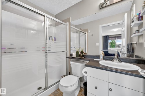 16507 134 Street Nw, Edmonton, AB - Indoor Photo Showing Bathroom