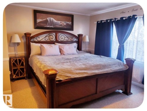 Neutral tone wall color, crown molding, and carpeted flooring - 10649 125 Street Nw, Edmonton, AB 