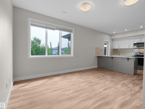 #3 446 Allard Bv Sw, Edmonton, AB - Indoor Photo Showing Kitchen