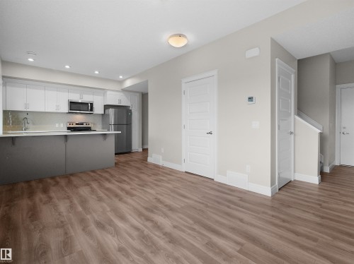#3 446 Allard Bv Sw, Edmonton, AB - Indoor Photo Showing Kitchen