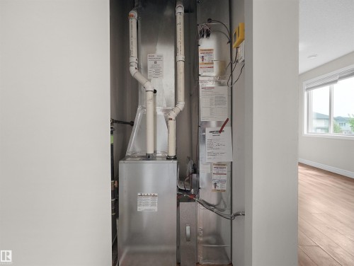 #3 446 Allard Bv Sw, Edmonton, AB - Indoor Photo Showing Other Room