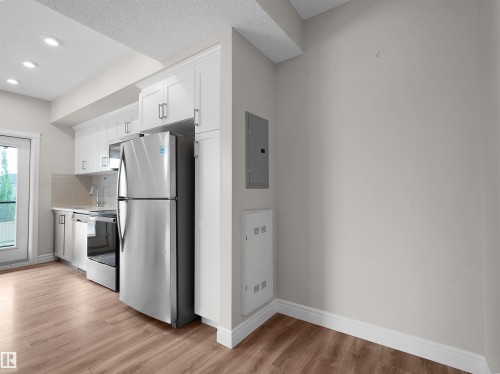 #3 446 Allard Bv Sw, Edmonton, AB - Indoor Photo Showing Kitchen