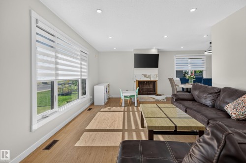 9212 150 Avenue Nw, Edmonton, AB 