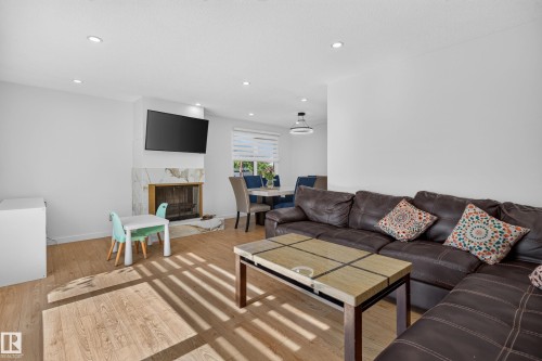 9212 150 Avenue Nw, Edmonton, AB 