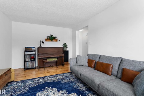 1930 104 Street Nw, Edmonton, AB 