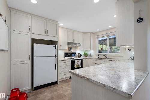 1930 104 Street Nw, Edmonton, AB 