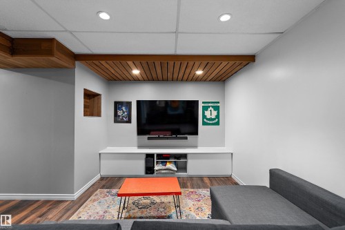 1930 104 Street Nw, Edmonton, AB 