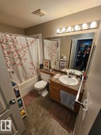 4-piece Common Bathroom - 