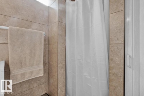 Tiled shower surround with neutral-toned rectangular tiles - 15012 77 Avenue Nw, Edmonton, AB 