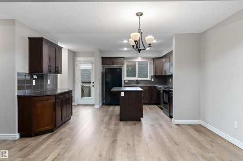 2174 Trumpeter Way Nw, Edmonton, AB - Indoor Photo Showing Kitchen