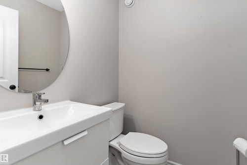 2174 Trumpeter Way Nw, Edmonton, AB - Indoor Photo Showing Bathroom